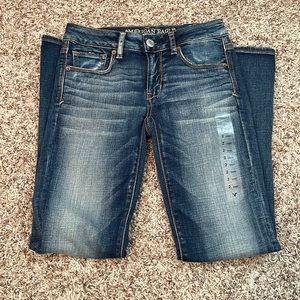 ✨NWT American Eagle✨ skinny kick low rise jeans super stretch